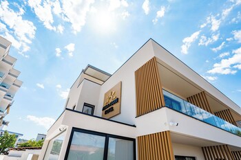 aura mare hotel