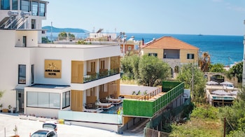aura mare hotel