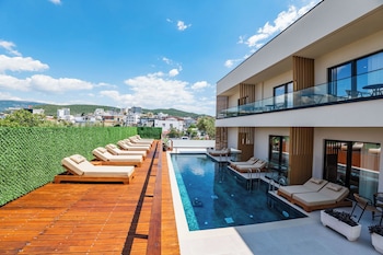 aura mare hotel