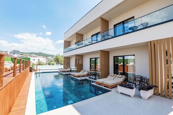 aura mare hotel