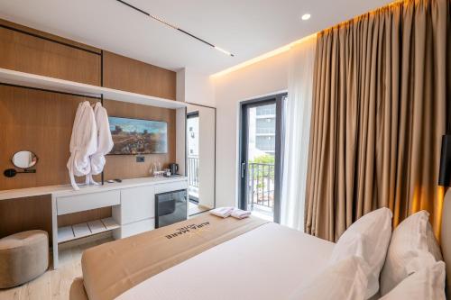 aura mare hotel
