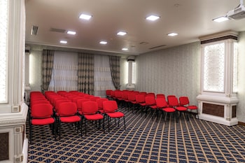 alis family hotel baku