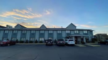 saint joseph inn and suites benton harbor near i 94