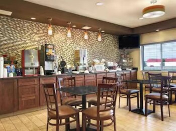 Saint Joseph Inn & Suites Benton Harbor Near I-94,,3 star