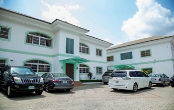 lias court apartment