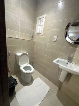 lias court apartment