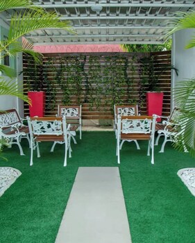 lias court apartment