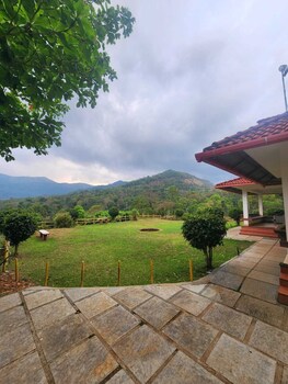 Tropical Blooms - Coorg,,2 star