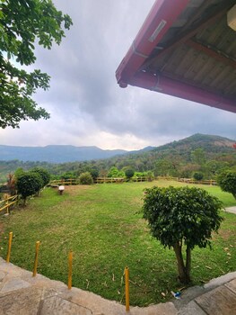 Tropical Blooms - Coorg,,2 star