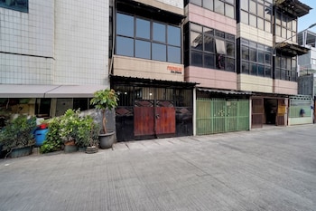 Hotel O Near Rs Husada Formerly Pondokan,,2 star