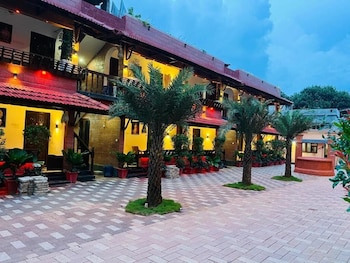 Aronic Beach Hotel,,2 star