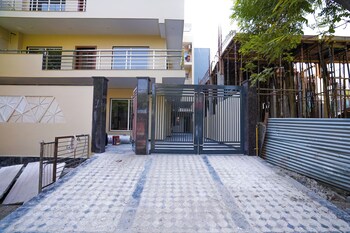 hotel ashirwad noida