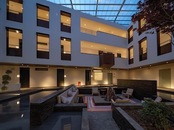 shangri la city yunjian songyue