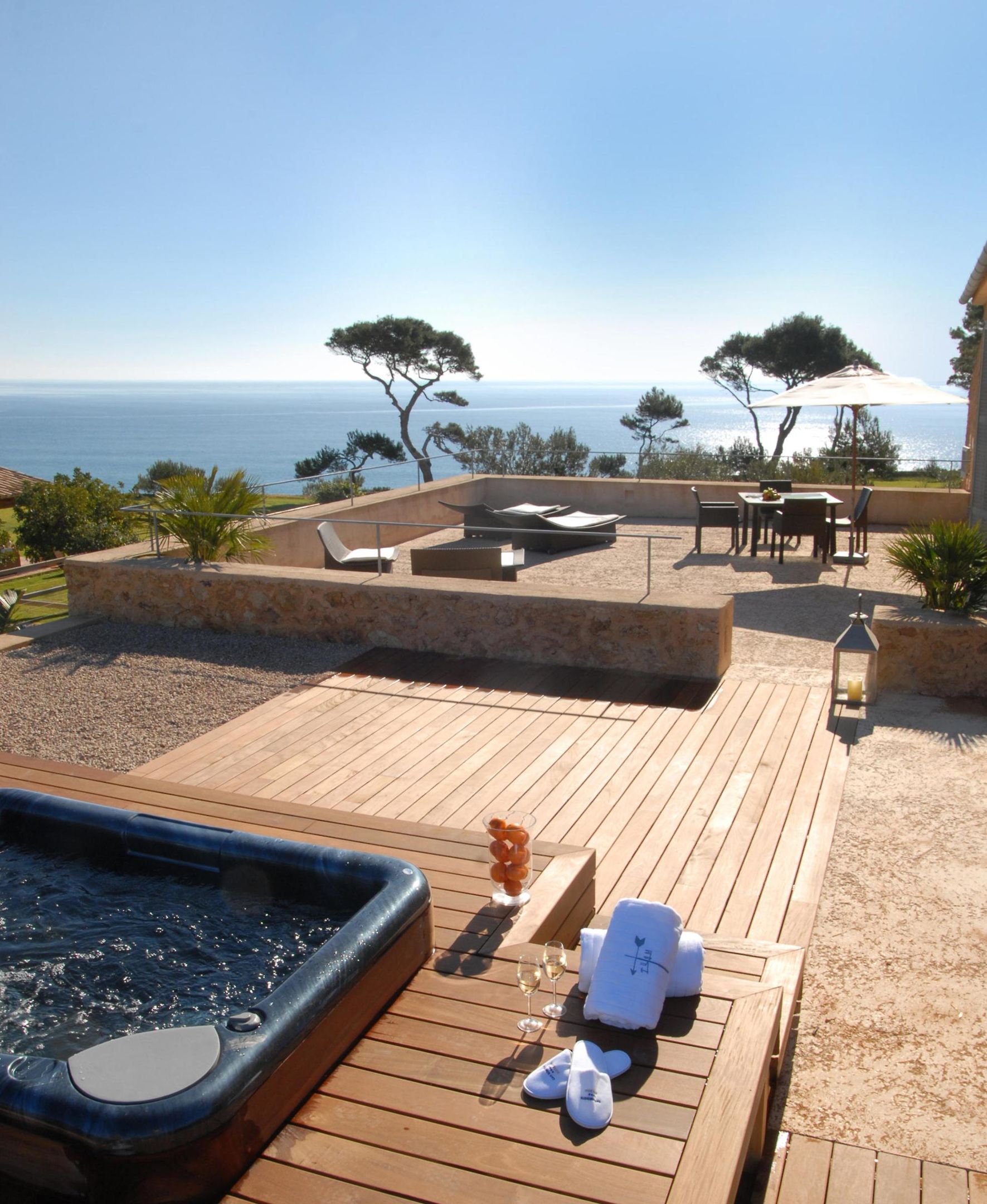 can simoneta hotel adults only