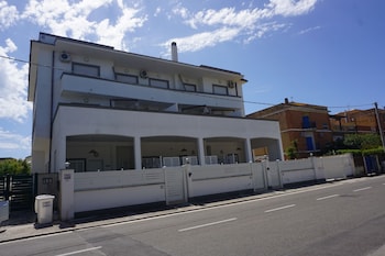 surf and windsurfer house anzio