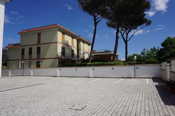 surf and windsurfer house anzio