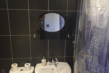 6 bed house sleeps 13 private garden