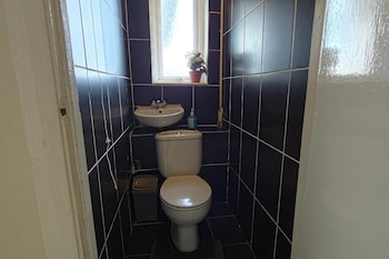 6 bed house sleeps 13 private garden