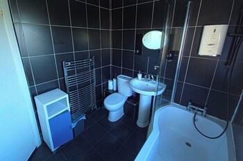 6 bed house sleeps 13 private garden