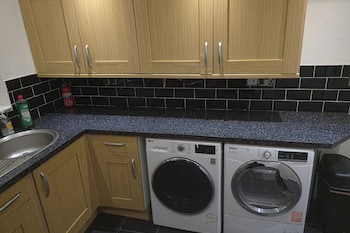 6 bed house sleeps 13 private garden
