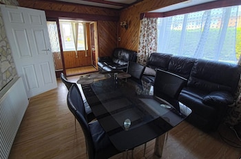 6 bed house sleeps 13 private garden