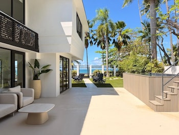 Villa Paradiso,,4 star