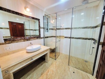 fountain palace hotel and suites