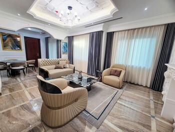 fountain palace hotel and suites