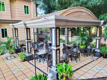 fountain palace hotel and suites