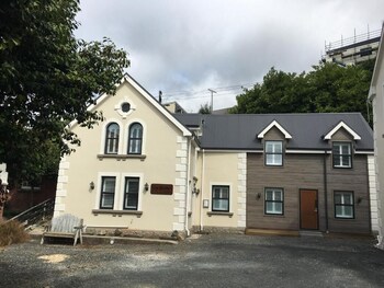 The Stables Dunedin,,3 star