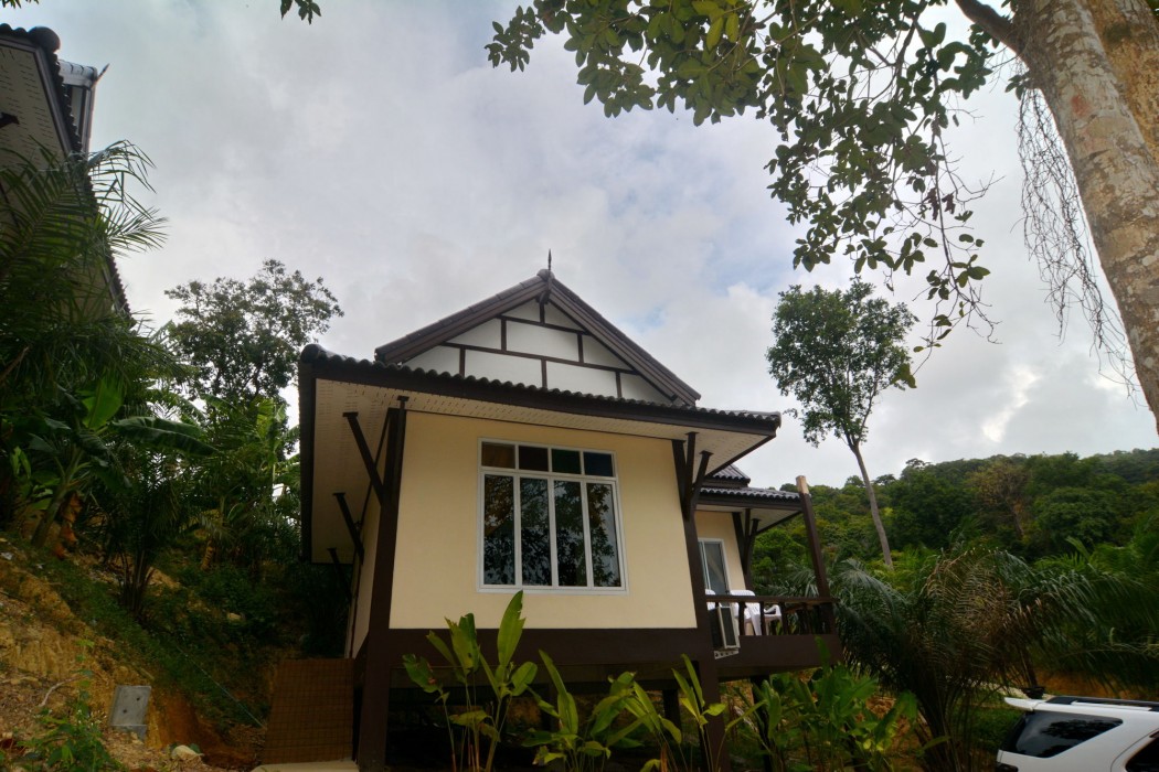 phuchawee lanta villa
