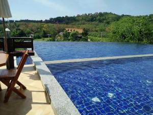 phuchawee lanta villa