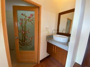 phuchawee lanta villa