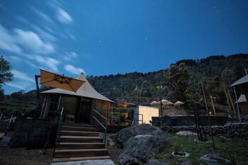 saraaya glamps dharamshala