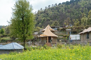 saraaya glamps dharamshala