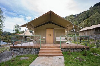 saraaya glamps dharamshala