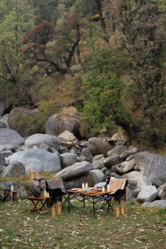 saraaya glamps dharamshala