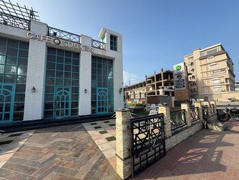 golden rivera near sea beach