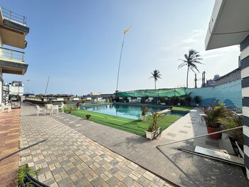 golden rivera near sea beach