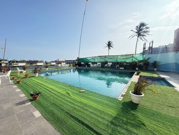 golden rivera near sea beach
