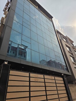 the bay suites nis