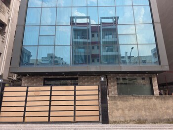 the bay suites nis