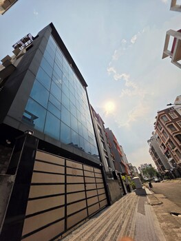 the bay suites nis