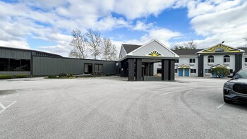 studio 6 suites tiffin oh