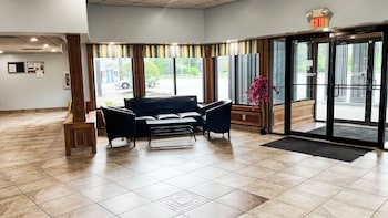 studio 6 suites tiffin oh