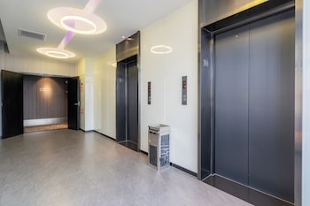 crystal hotel shanghai intl tourism