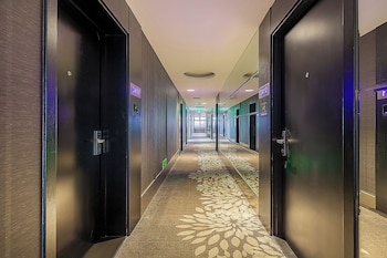 crystal hotel shanghai intl tourism
