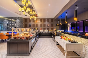 Crystal Hotel Shanghai Intl. Tourism,,3 star