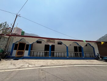 omji niwas shiv ganga