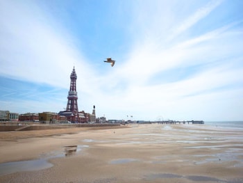 399 Prom - Blackpool Hotel,,2 star